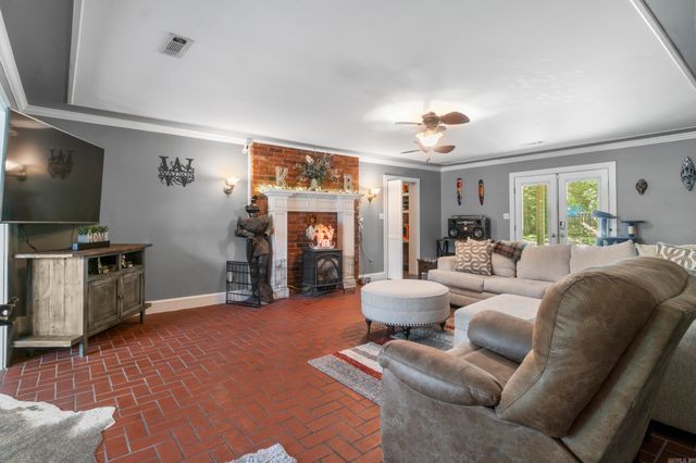 16 Woodcrest, Searcy, AR 72143