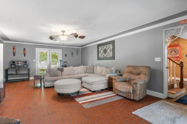 16 Woodcrest, Searcy, AR 72143