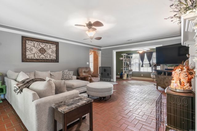 16 Woodcrest, Searcy, AR 72143