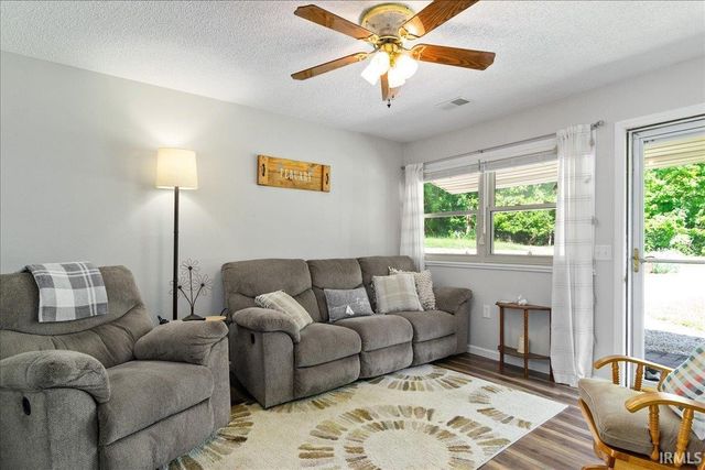 9125 Ford Lane, Mount Vernon, IN 47620