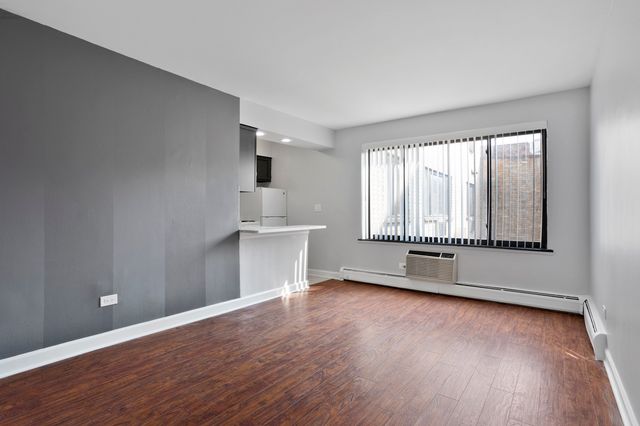 6758 N Sheridan Avenue 247, Chicago, IL 60626