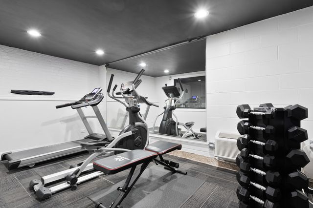 6758 N Sheridan Avenue 247, Chicago, IL 60626