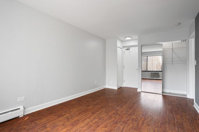 6758 N Sheridan Avenue 247, Chicago, IL 60626