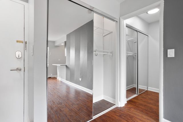 6758 N Sheridan Avenue 247, Chicago, IL 60626