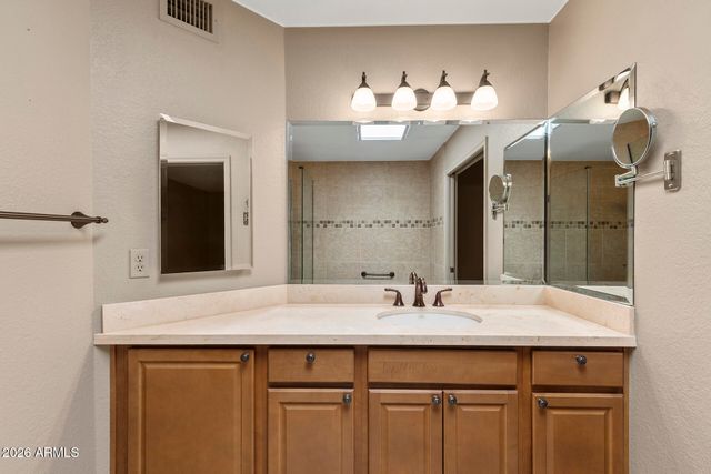 735 E GARDENIA Drive, Phoenix, AZ 85020