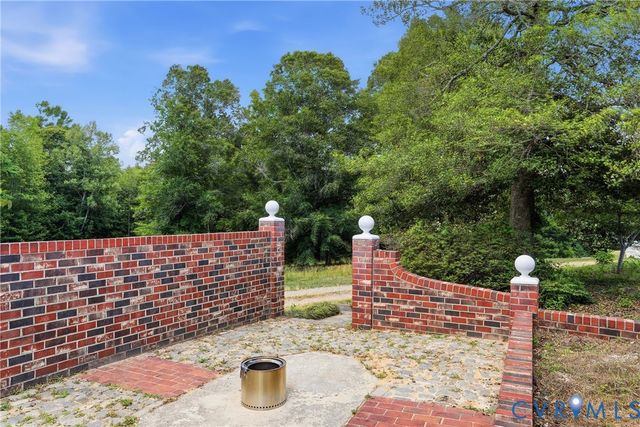 13300 W Patrick Henry Rd, Doswell, VA 23047