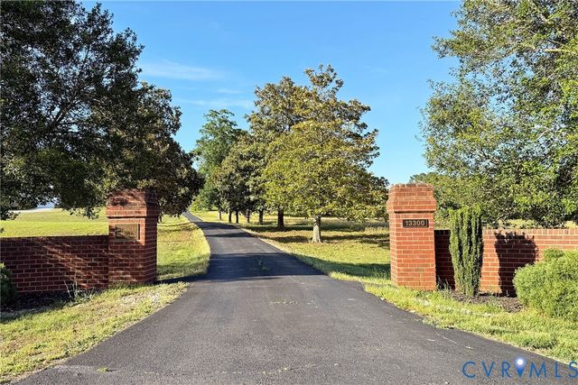 13300 W Patrick Henry Rd, Doswell, VA 23047