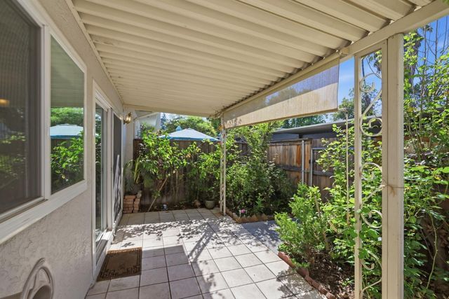 3923 Oak Villa Cir, Carmichael, CA 95608