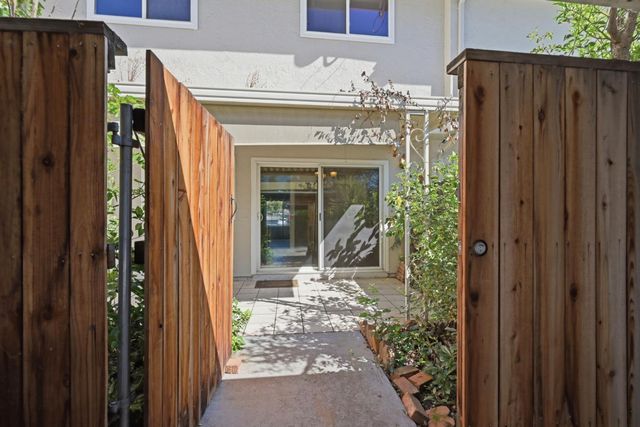 3923 Oak Villa Cir, Carmichael, CA 95608