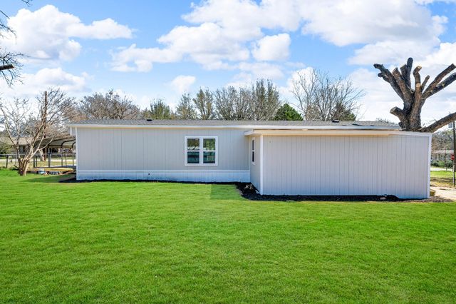 109 Halsell Street, Bridgeport, TX 76426