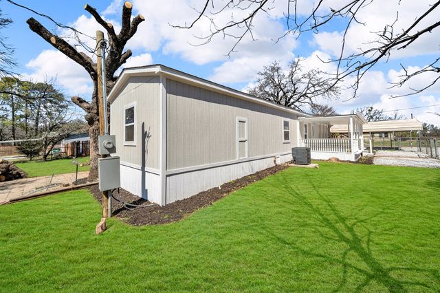109 Halsell Street, Bridgeport, TX 76426