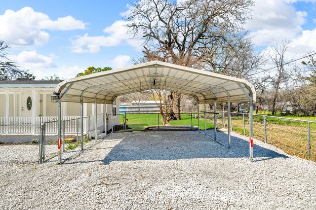 109 Halsell Street, Bridgeport, TX 76426
