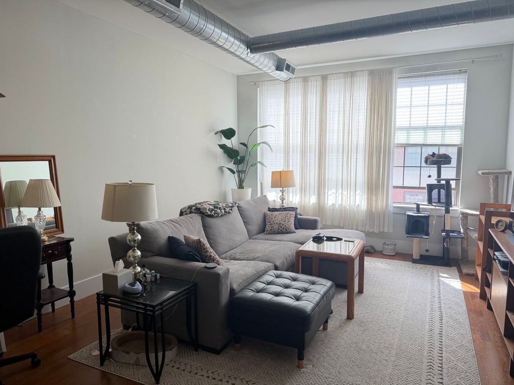 154 W 2nd St 219, Boston, MA 02127