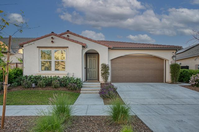 4534 Hillside Road, Madera, CA 93636