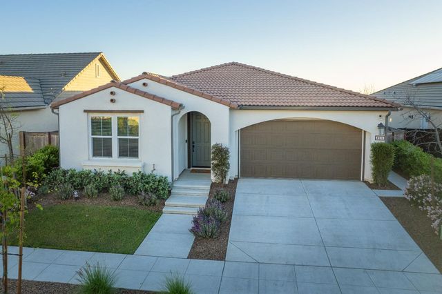 4534 Hillside Road, Madera, CA 93636