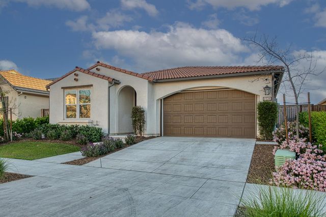 4534 Hillside Road, Madera, CA 93636