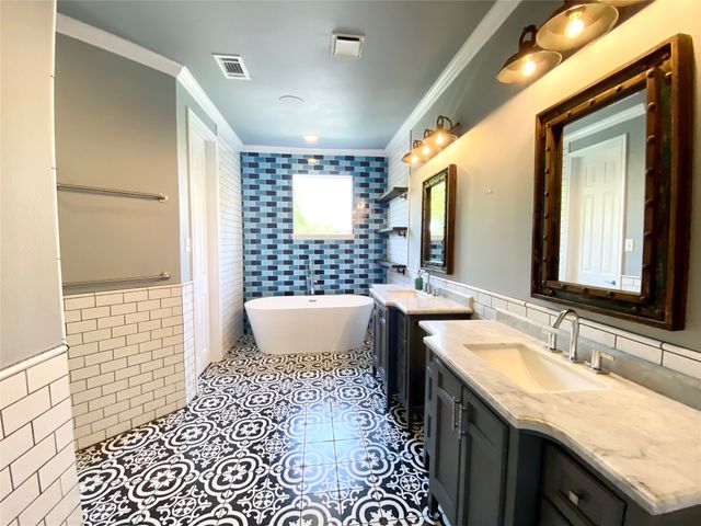 1430 Pecos Street, Dallas, TX 75204