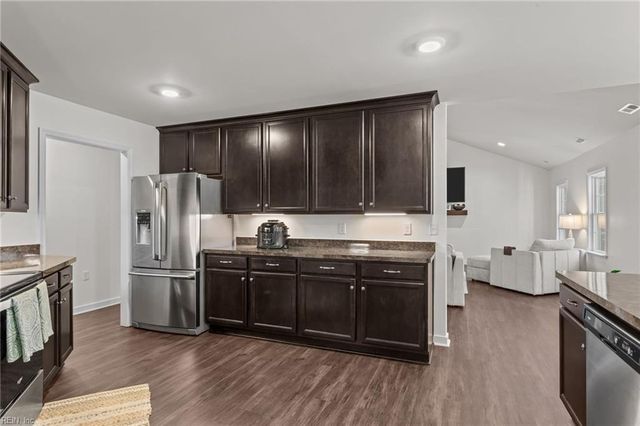 758 Mariners Woods DR, Hartfield, VA 23071