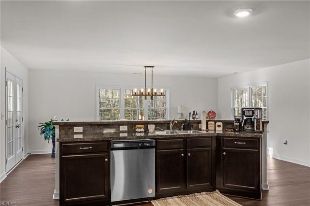 758 Mariners Woods DR, Hartfield, VA 23071