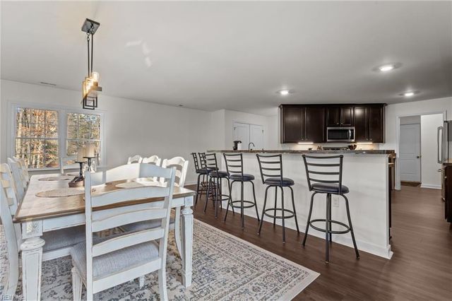 758 Mariners Woods DR, Hartfield, VA 23071