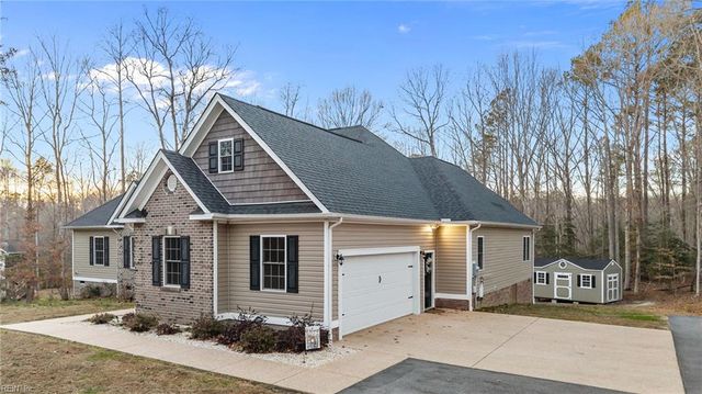 758 Mariners Woods DR, Hartfield, VA 23071