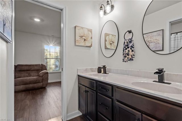 758 Mariners Woods DR, Hartfield, VA 23071