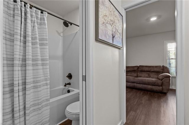 758 Mariners Woods DR, Hartfield, VA 23071