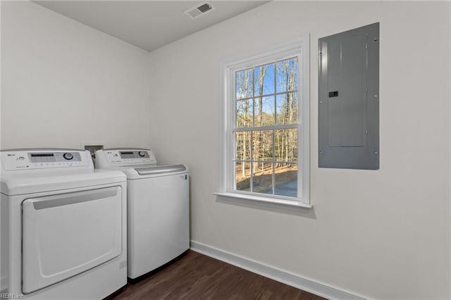 758 Mariners Woods DR, Hartfield, VA 23071