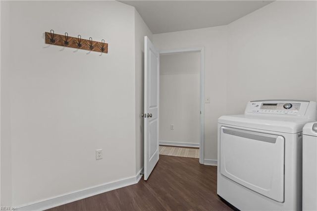 758 Mariners Woods DR, Hartfield, VA 23071