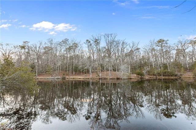 758 Mariners Woods DR, Hartfield, VA 23071