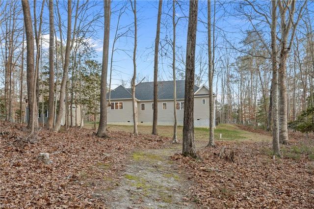 758 Mariners Woods DR, Hartfield, VA 23071