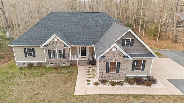 758 Mariners Woods DR, Hartfield, VA 23071
