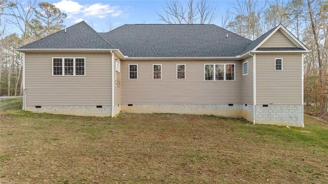 758 Mariners Woods DR, Hartfield, VA 23071