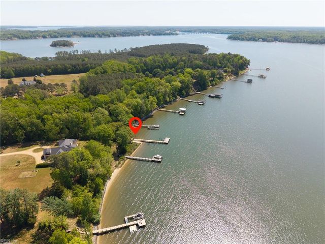 758 Mariners Woods DR, Hartfield, VA 23071