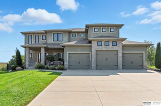 7320 Leawood Circle, Papillion, NE 68046