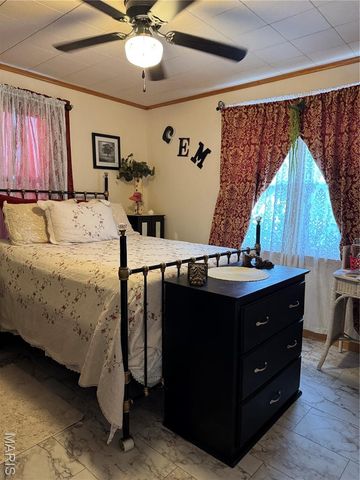 406 E Washington Avenue, Owensville, MO 65066