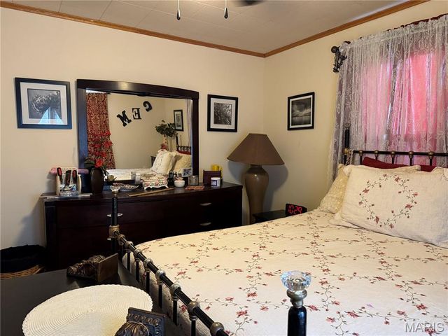 406 E Washington Avenue, Owensville, MO 65066