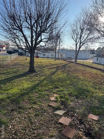 406 E Washington Avenue, Owensville, MO 65066