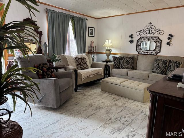 406 E Washington Avenue, Owensville, MO 65066