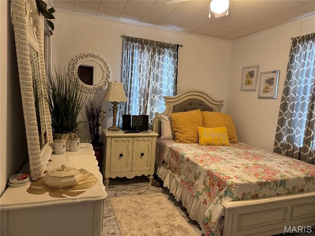 406 E Washington Avenue, Owensville, MO 65066