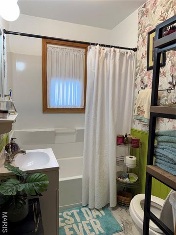 406 E Washington Avenue, Owensville, MO 65066