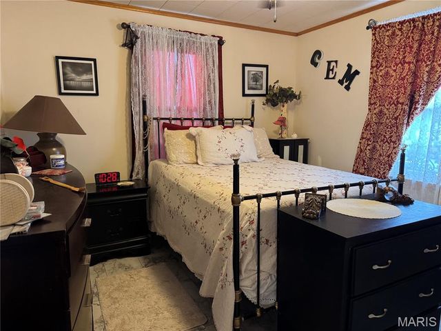 406 E Washington Avenue, Owensville, MO 65066