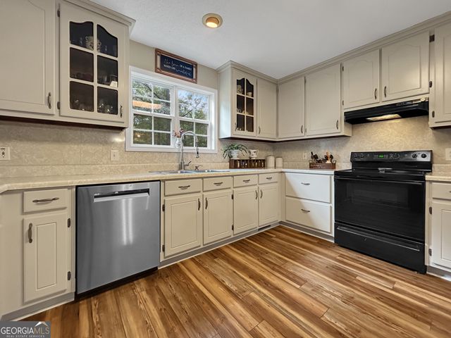 715 Frog Road, Locust Grove, GA 30248