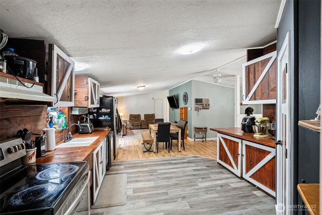9390 Phillips Road SE, Port Orchard, WA 98367