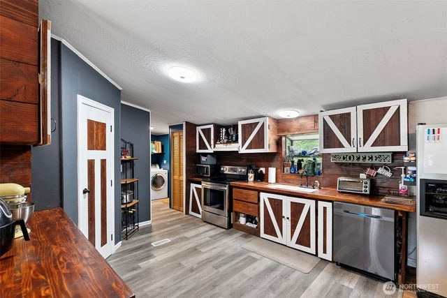 9390 Phillips Road SE, Port Orchard, WA 98367