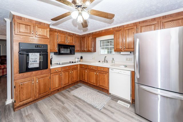 1529 Waters Edge Drive, Summerton, SC 29148