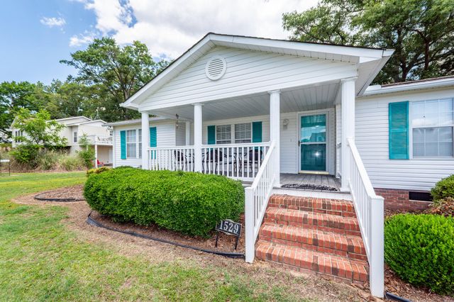 1529 Waters Edge Drive, Summerton, SC 29148