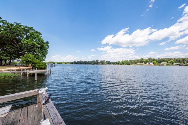 1529 Waters Edge Drive, Summerton, SC 29148