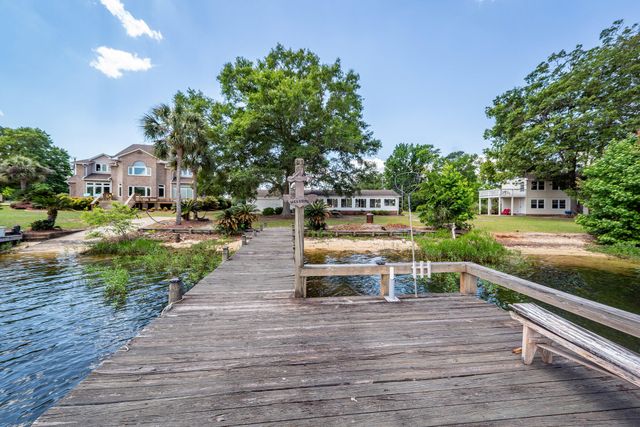 1529 Waters Edge Drive, Summerton, SC 29148