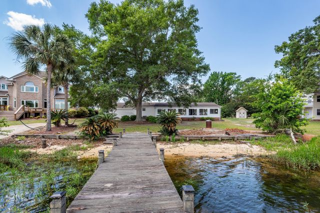1529 Waters Edge Drive, Summerton, SC 29148